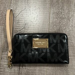 NWOT Michael Kors Black Patent Wristlet